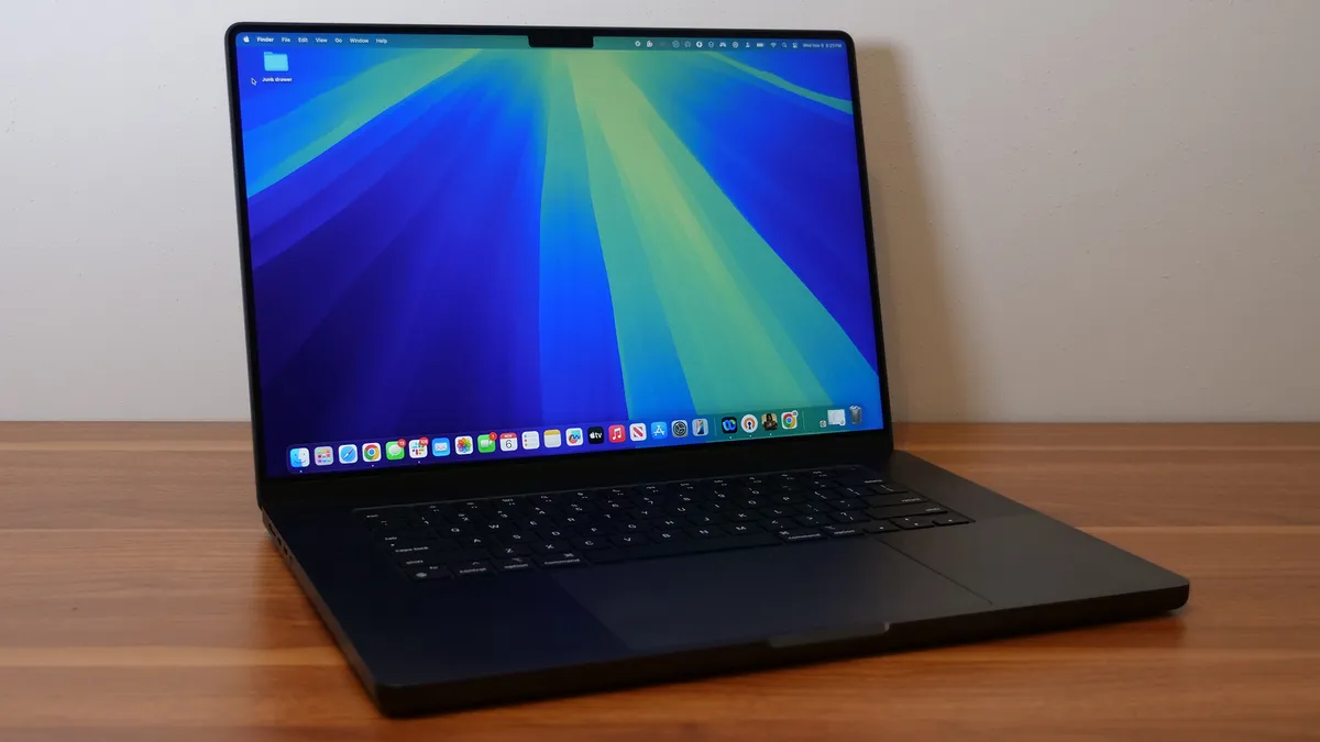 MacBook nào tốt nhất năm 2025? So sánh chi tiết các mẫu mới nhất! 60 MacBook Pro 16 inch M4 Pro 1