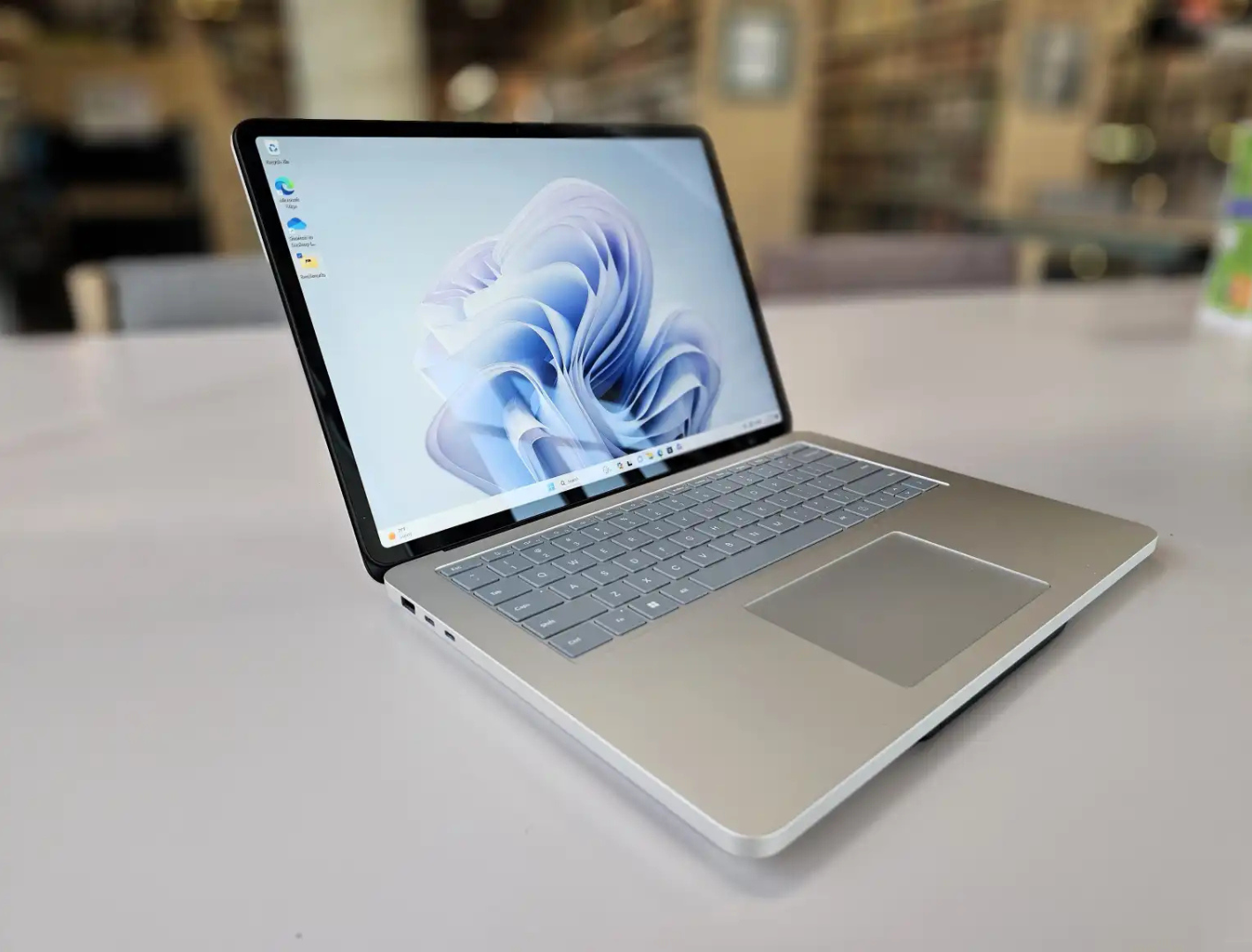 Đánh giá Microsoft Surface Laptop Studio 2: Vẫn đi trước thời đại 20 Microsoft Surface Laptop Studio 2 1 e1740673193637