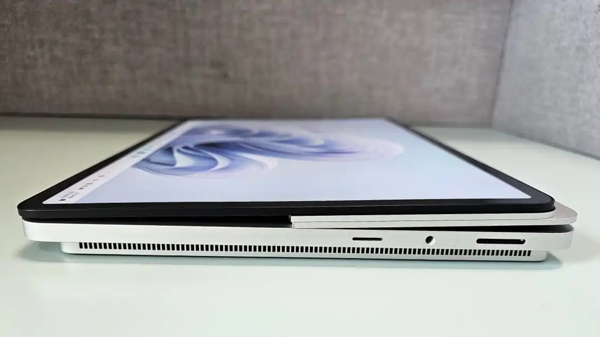 Đánh giá Microsoft Surface Laptop Studio 2: Vẫn đi trước thời đại 22 Microsoft Surface Laptop Studio 2 4