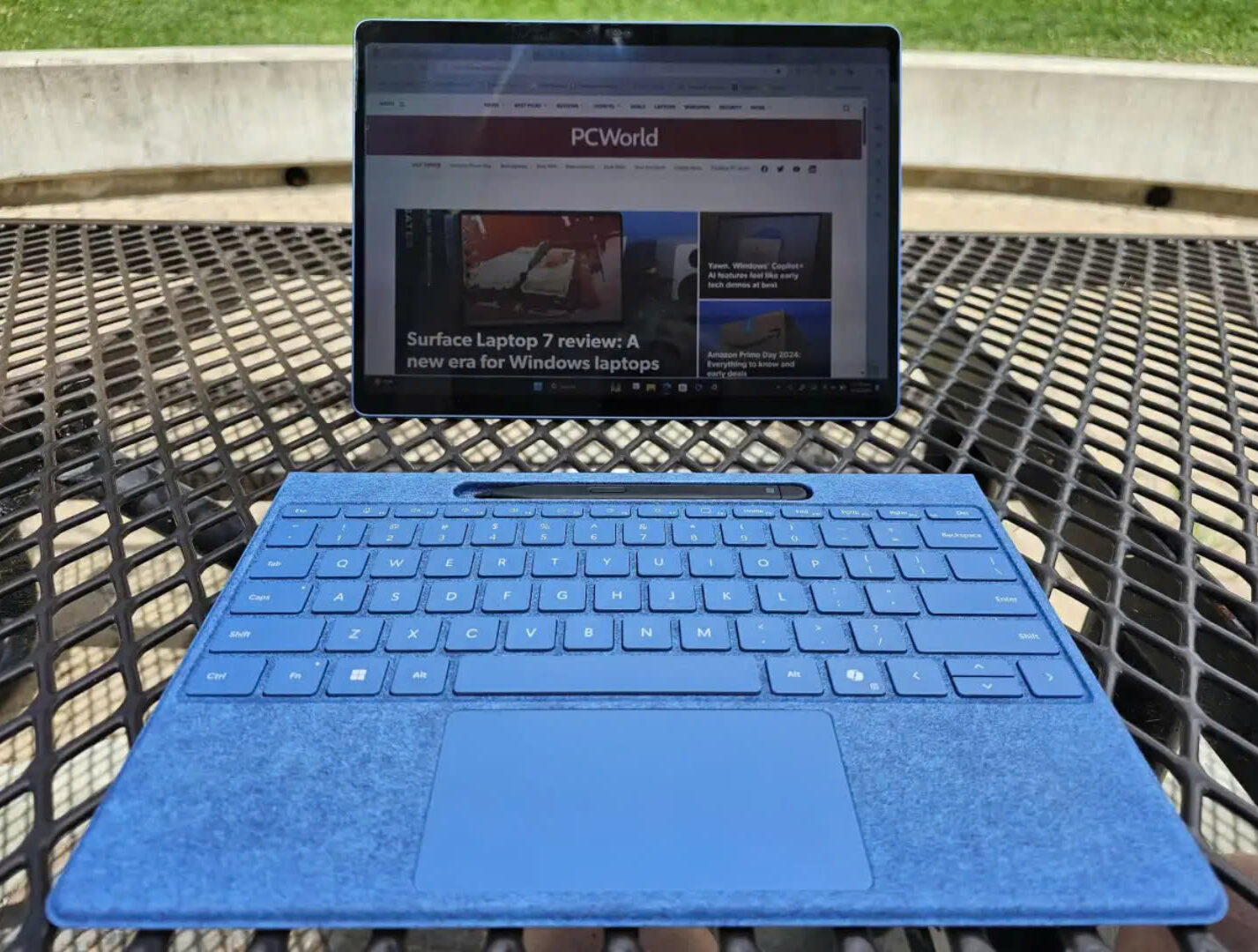 Đánh giá Microsoft Surface Pro (2024): Một cái nhìn hấp dẫn về tương lai 24 Microsoft Surface Pro 2031 e1740575766742