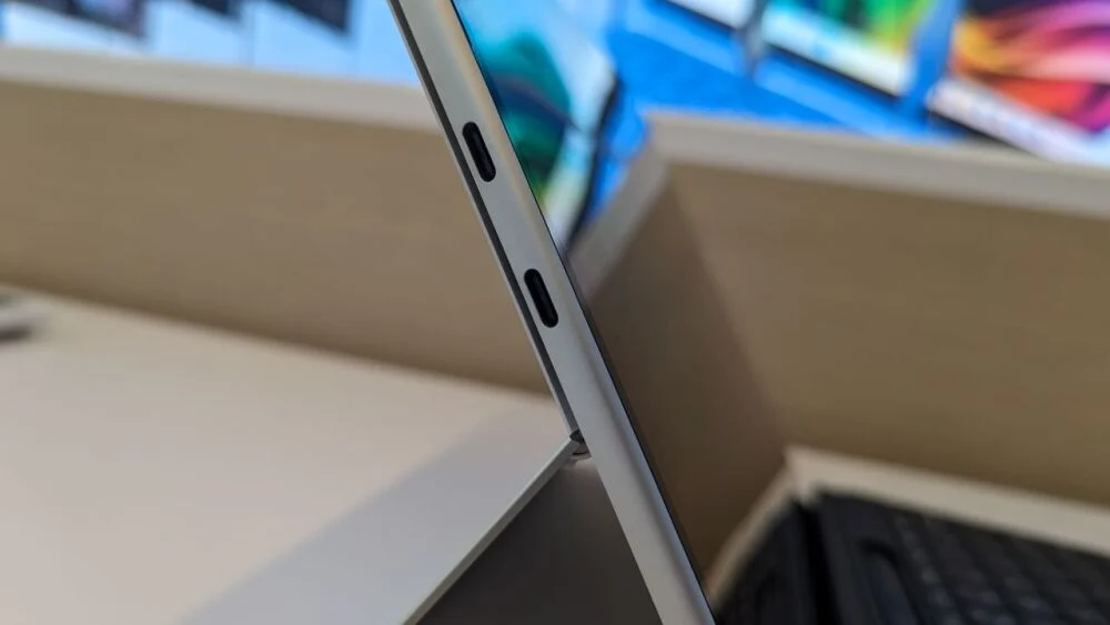 Microsoft Surface Pro vs MacBook Air 13 inch: Cuộc chạm trán đỉnh cao giữa hai biểu tượng di động 24 Microsoft Surface Pro vs MacBook Air 13 inch Cuoc cham tran dinh cao giua hai bieu tuong di dong 7