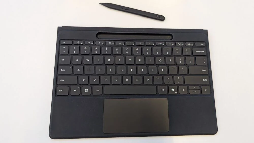 Microsoft Surface Pro vs MacBook Air 13 inch: Cuộc chạm trán đỉnh cao giữa hai biểu tượng di động 17 Microsoft Surface Pro vs MacBook Air 13 inch Cuoc cham tran dinh cao giua hai bieu tuong di dong