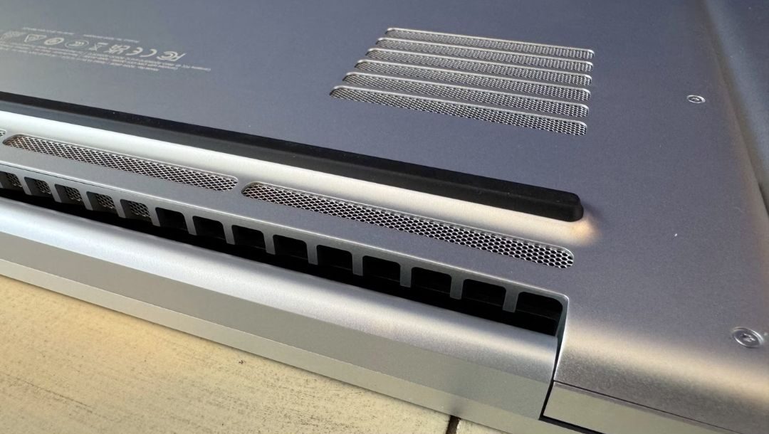 Đánh giá Razer Blade 14 vs Razer Blade 18 (2024): Cỗ máy gaming đỉnh cao với thiết kế mê hoặc 38 Razer Blade 14 vs Razer Blade 18 12 e1738732697647