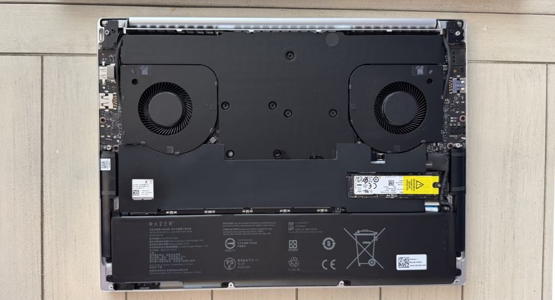 Đánh giá Razer Blade 14 vs Razer Blade 18 (2024): Cỗ máy gaming đỉnh cao với thiết kế mê hoặc 36 Razer Blade 14 vs Razer Blade 18 13 e1738732465570