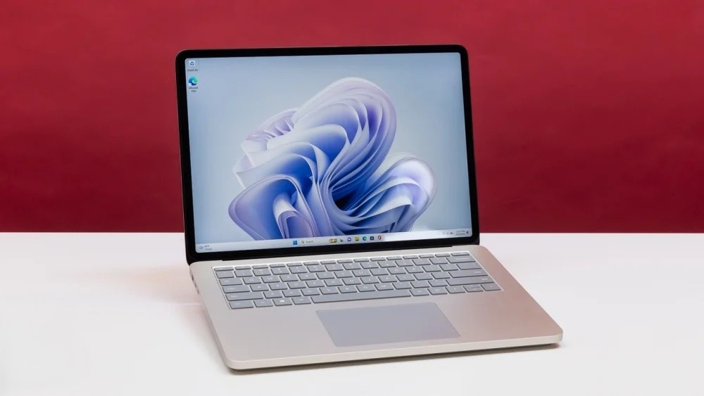 Surface Laptop Studio 2 vs Apple MacBook Pro: Laptop nào giúp bạn tạo ra nội dung xuất sắc? 6 Surface Laptop Studio 2 vs Apple MacBook Pro 1 2