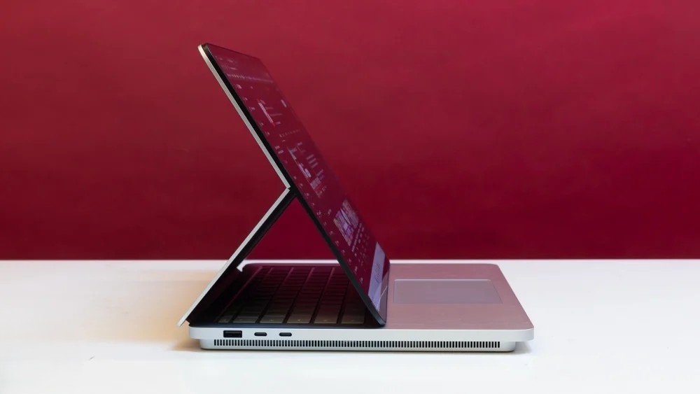 Surface Laptop Studio 2 vs Apple MacBook Pro: Laptop nào giúp bạn tạo ra nội dung xuất sắc? 5 Surface Laptop Studio 2 vs Apple MacBook Pro 1