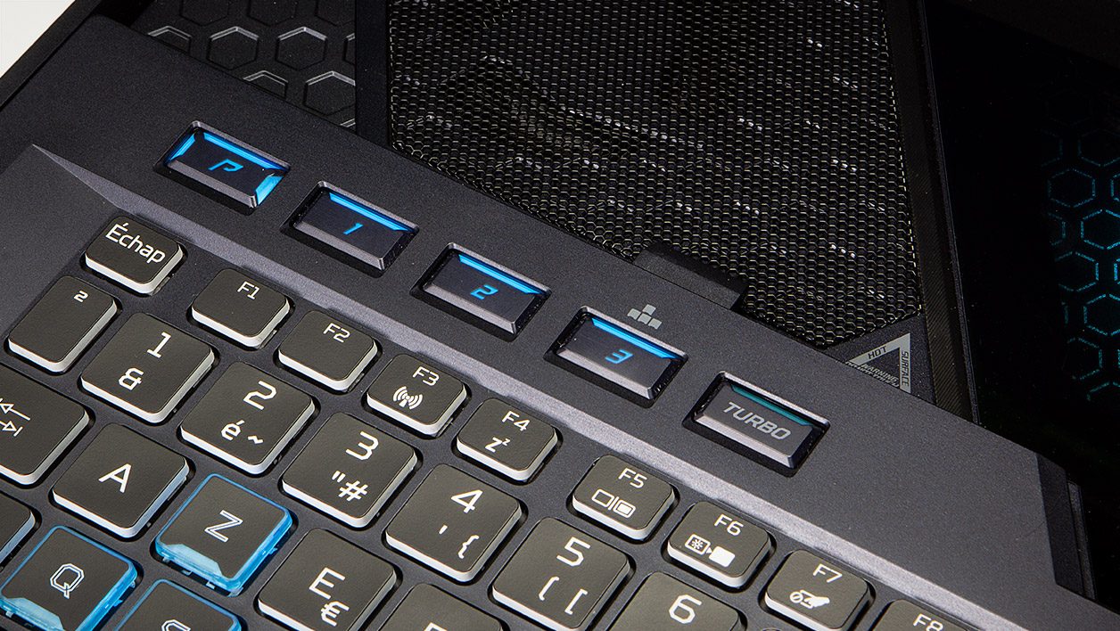 Acer Predator Helios 700 12