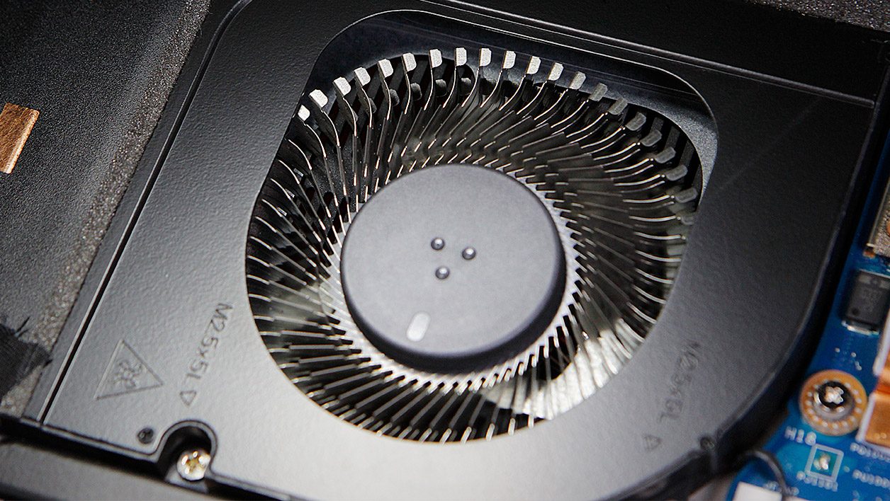 Đánh giá Acer Predator Triton 900 - Sức mạnh RTX 2080 trong thiết kế đột phá 35 Acer Predator Triton 900 3