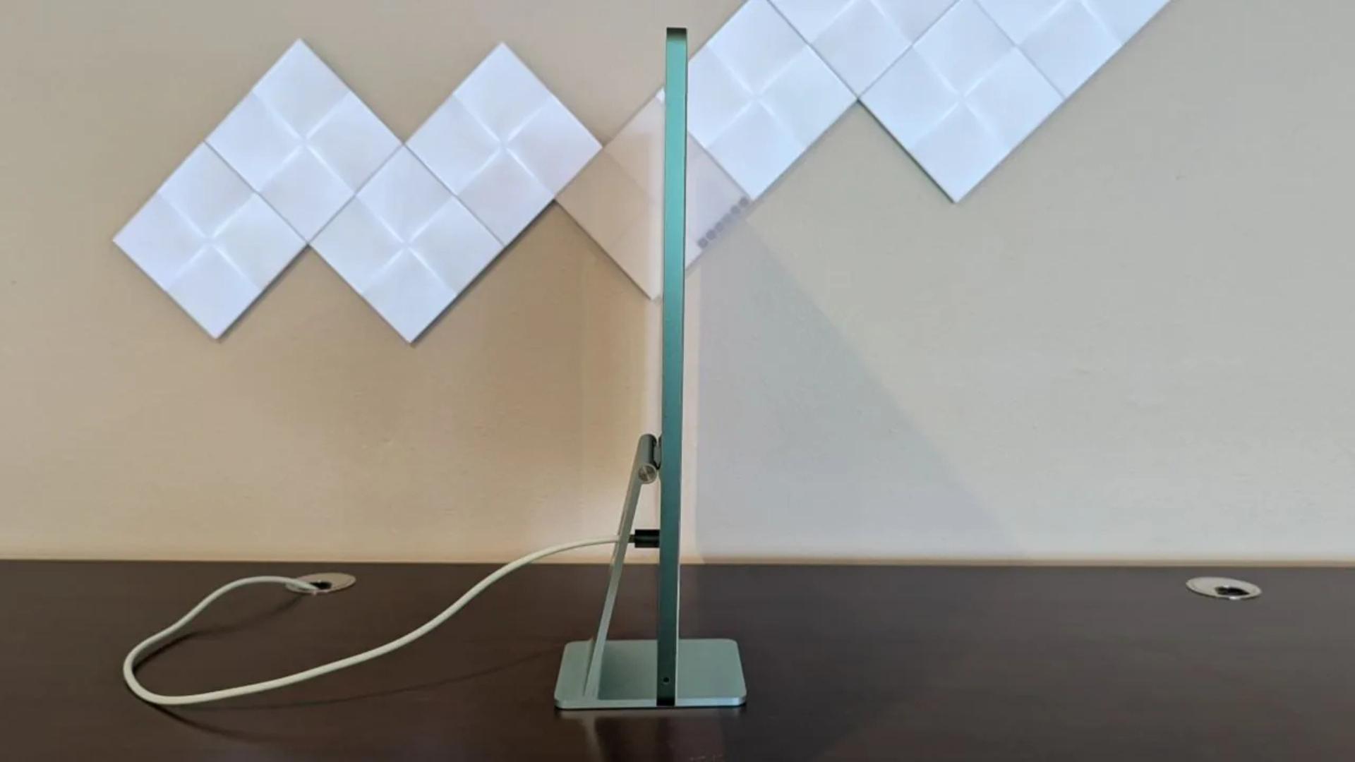 Apple iMac (2024, M4): iMac cổ điển, nâng cấp với màu sắc và sức mạnh 18 Apple iMac 2024 M4 iMac co dien nang cap voi mau sac va suc manh 11