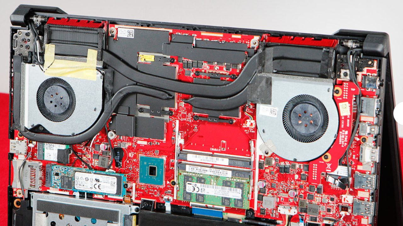 Asus ROG Strix Scar II GL704 1