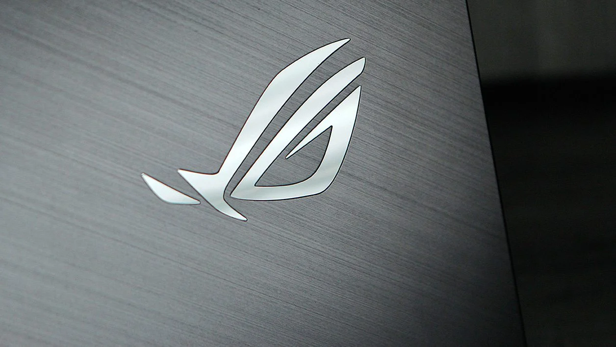 Asus ROG Strix Scar II GL704 11