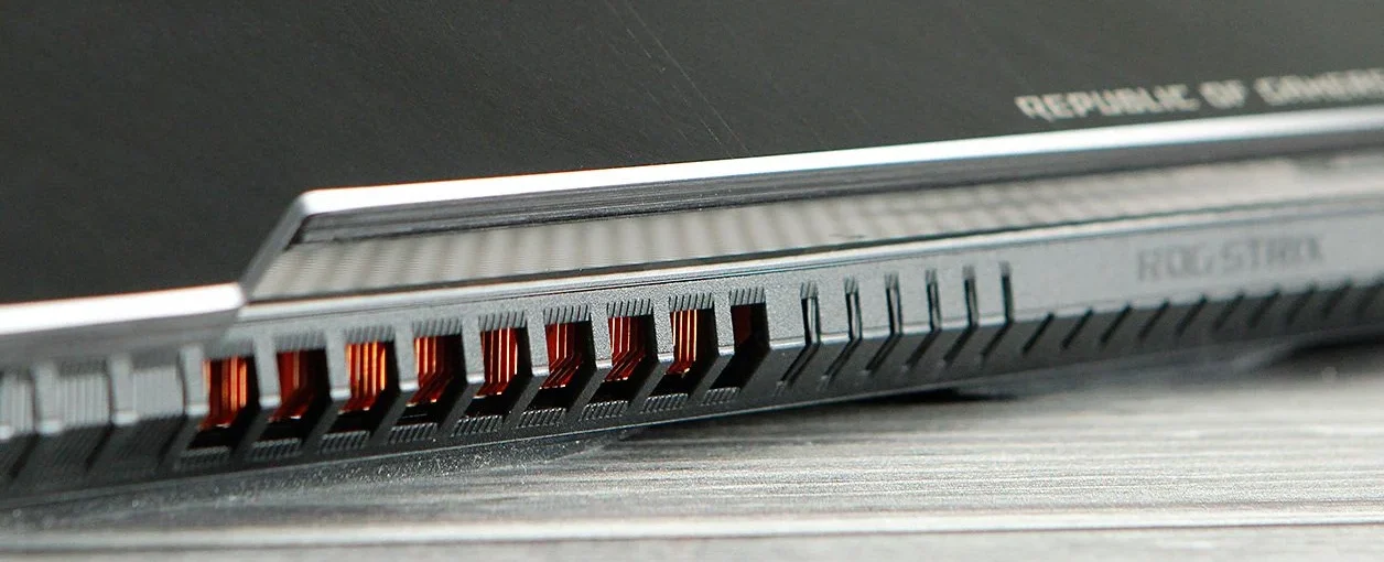 Asus ROG Strix Scar II GL704 2 e1743149231495