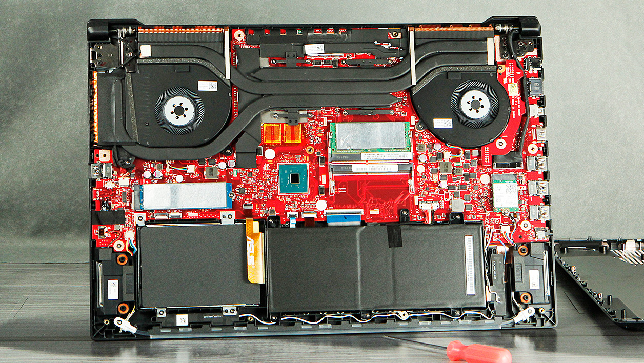 Asus ROG Strix Scar II GL704 2