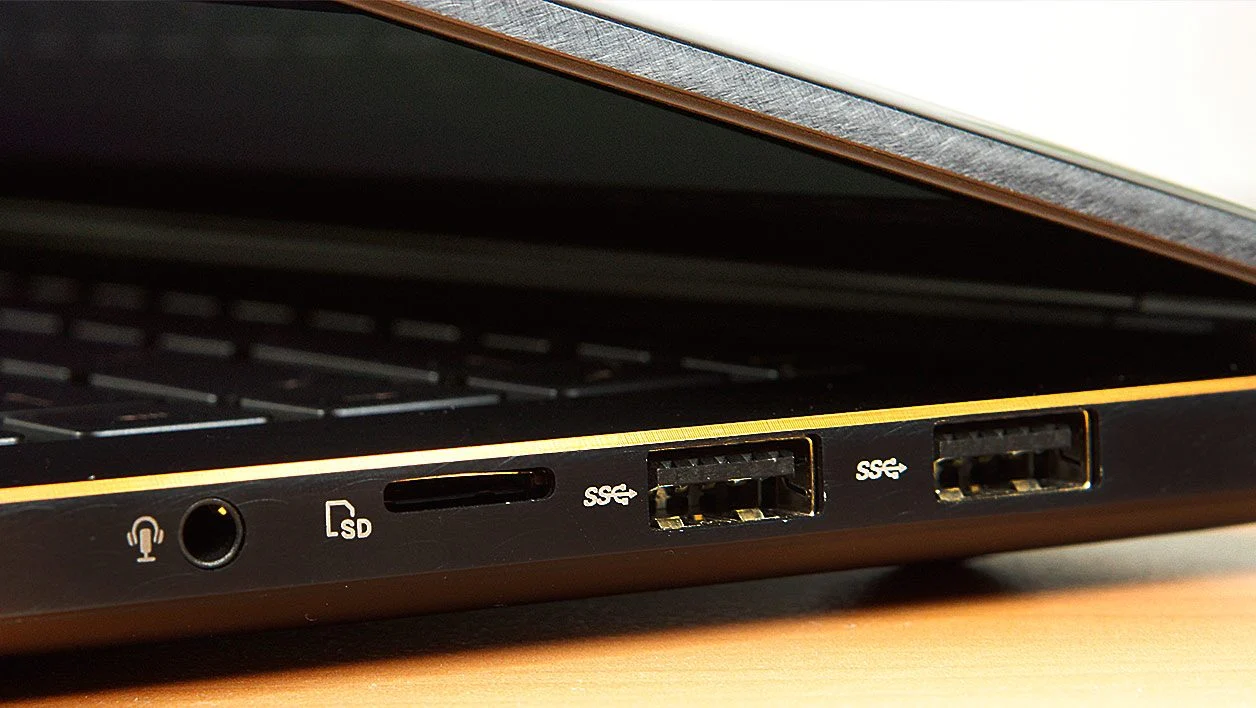 Asus ZenBook Pro 15 UX580GE 14