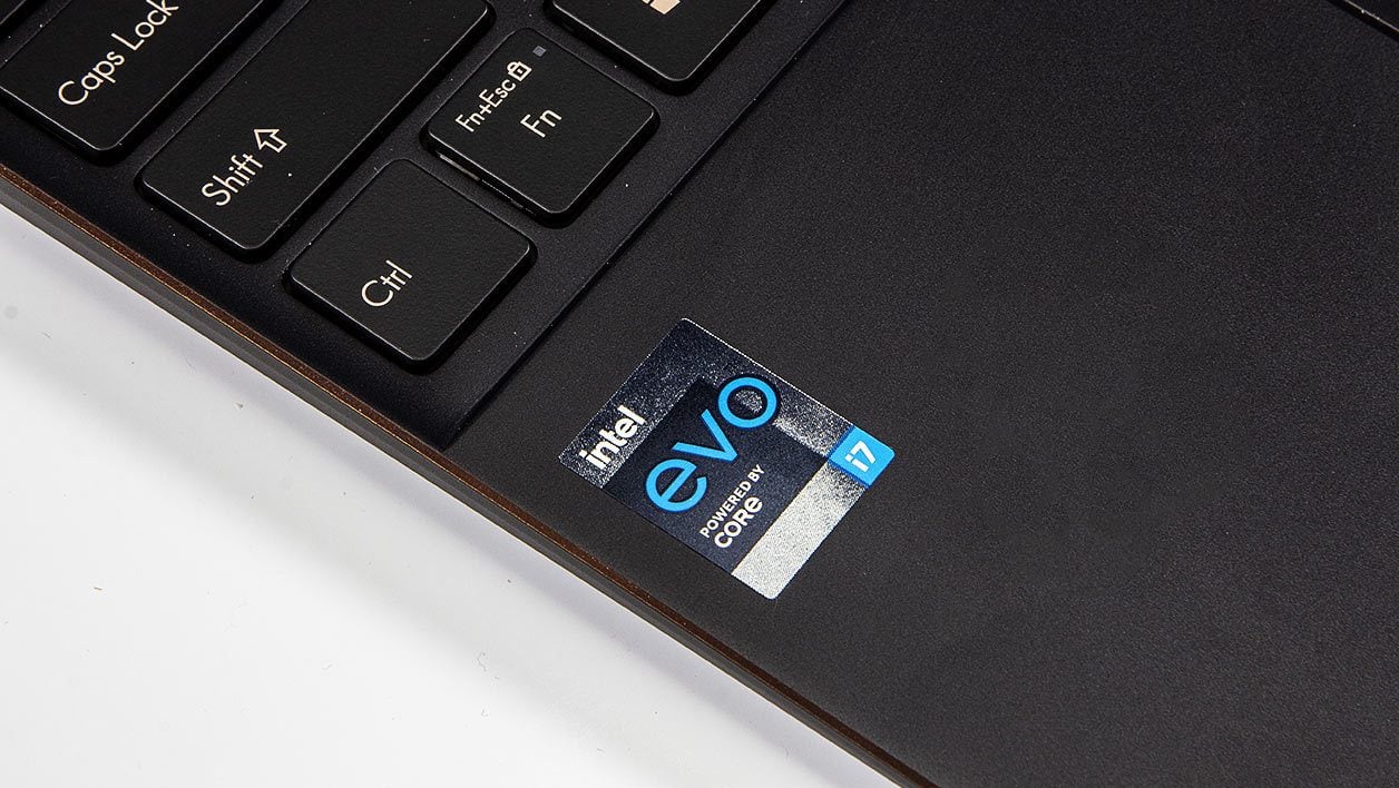 Đánh giá Asus Zenbook Flip S (UX371) - Laptop 2in1 đẳng cấp, mỏng nhẹ đáng kinh ngạc 22 Asus Zenbook Flip S UX371 1