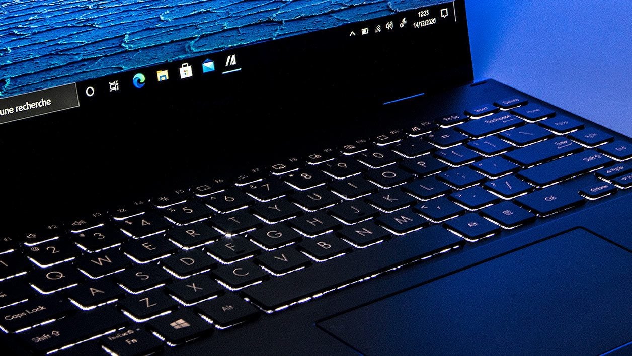 Đánh giá Asus Zenbook Flip S (UX371) - Laptop 2in1 đẳng cấp, mỏng nhẹ đáng kinh ngạc 19 Asus Zenbook Flip S UX371 2