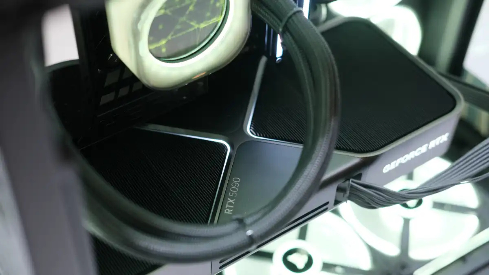 CES 2025 Nvidia RTX 50 Series len ngoi AMD RDNA 4 lep ve – Cuoc dua GPU ai thang 5