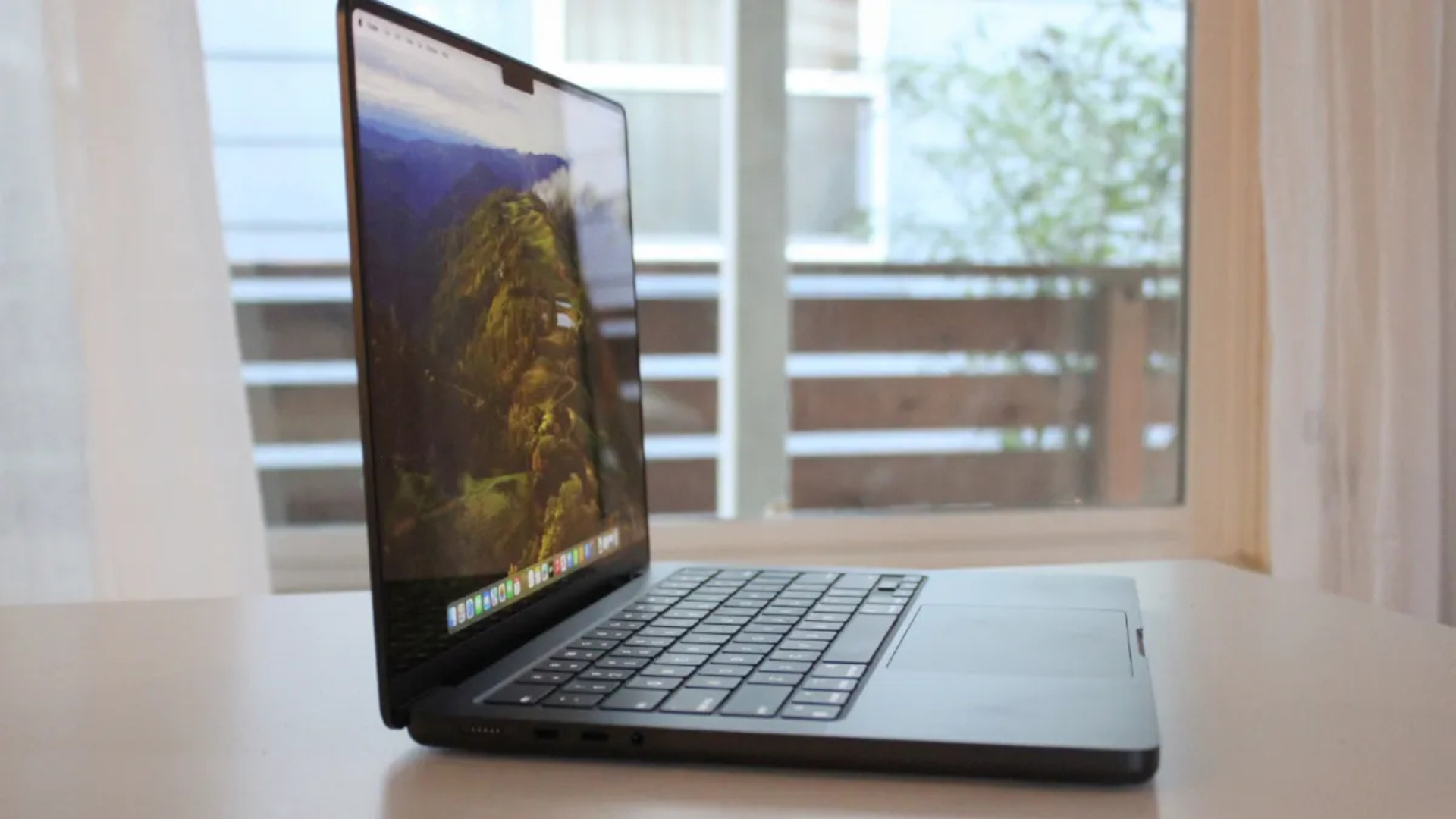 Đánh giá Apple MacBook Pro M3 Max: Sức mạnh vượt trội, thiết kế đỉnh cao 9 Danh gia Apple MacBook Pro M3 Max Suc manh vuot troi thiet ke dinh cao 1