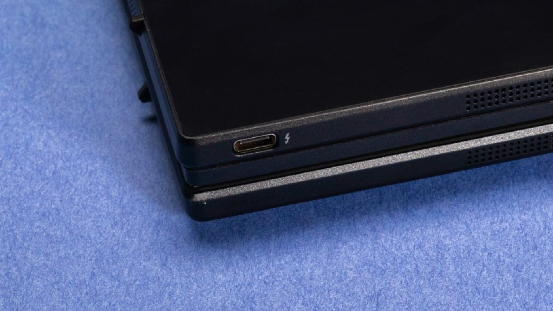 Đánh giá Asus Zenbook 17 Fold OLED: Máy tính xách tay gập đầy tiềm năng 23 Danh gia Asus Zenbook 17 Fold OLED May tinh xach tay gap day tiem nang 13