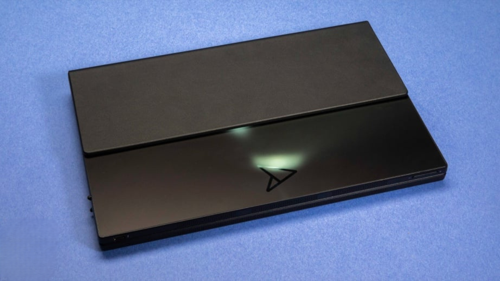 Đánh giá Asus Zenbook 17 Fold OLED: Máy tính xách tay gập đầy tiềm năng 26 Danh gia Asus Zenbook 17 Fold OLED May tinh xach tay gap day tiem nang 3