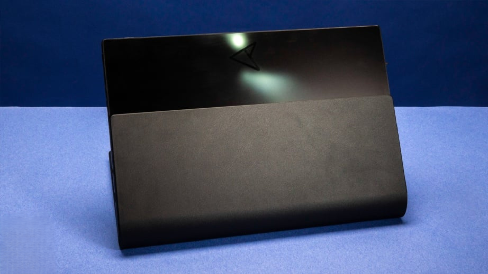 Đánh giá Asus Zenbook 17 Fold OLED: Máy tính xách tay gập đầy tiềm năng 17 Danh gia Asus Zenbook 17 Fold OLED May tinh xach tay gap day tiem nang 4