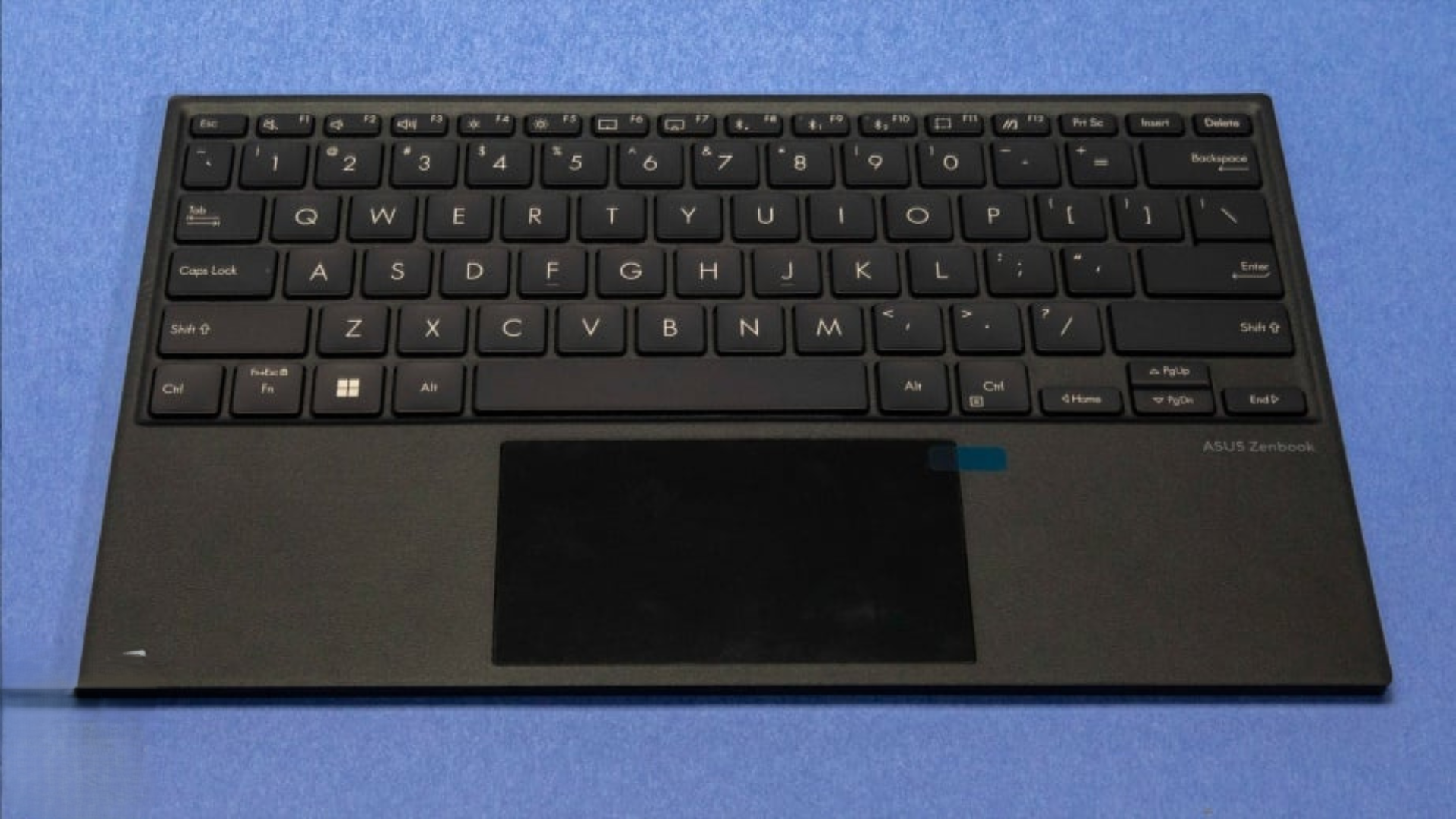 Đánh giá Asus Zenbook 17 Fold OLED: Máy tính xách tay gập đầy tiềm năng 19 Danh gia Asus Zenbook 17 Fold OLED May tinh xach tay gap day tiem nang 7