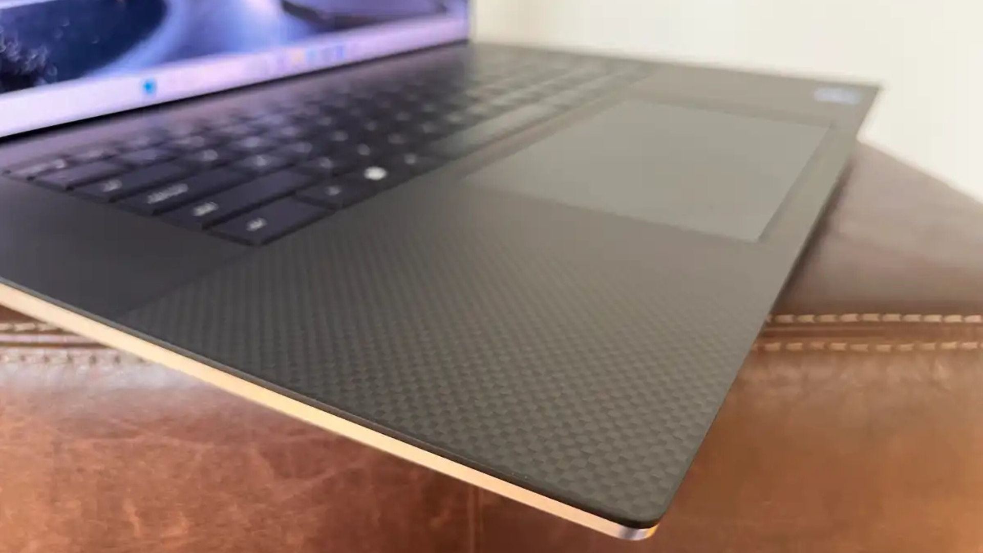 Danh gia Dell XPS 17 9730 Man hinh rong rai hieu suat manh nhung thieu OLED 3