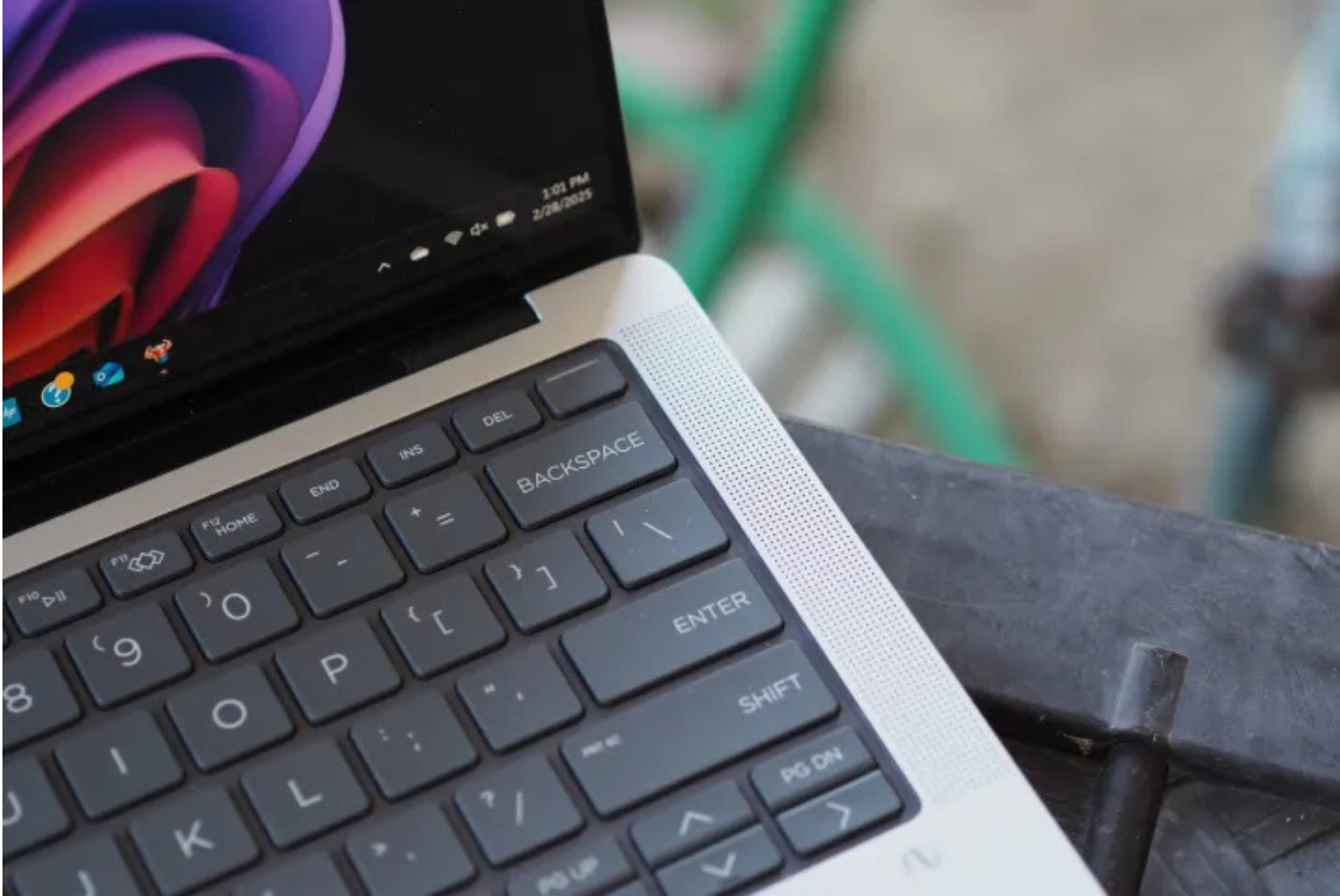 Đánh giá HP EliteBook X G1a: Laptop doanh nhân đỉnh cao với màn hình OLED và hiệu suất vượt trội 17 Danh gia HP EliteBook X G1a Laptop doanh nhan dinh cao voi man hinh OLED va hieu suat vuot troi 9 1 e1741764547480