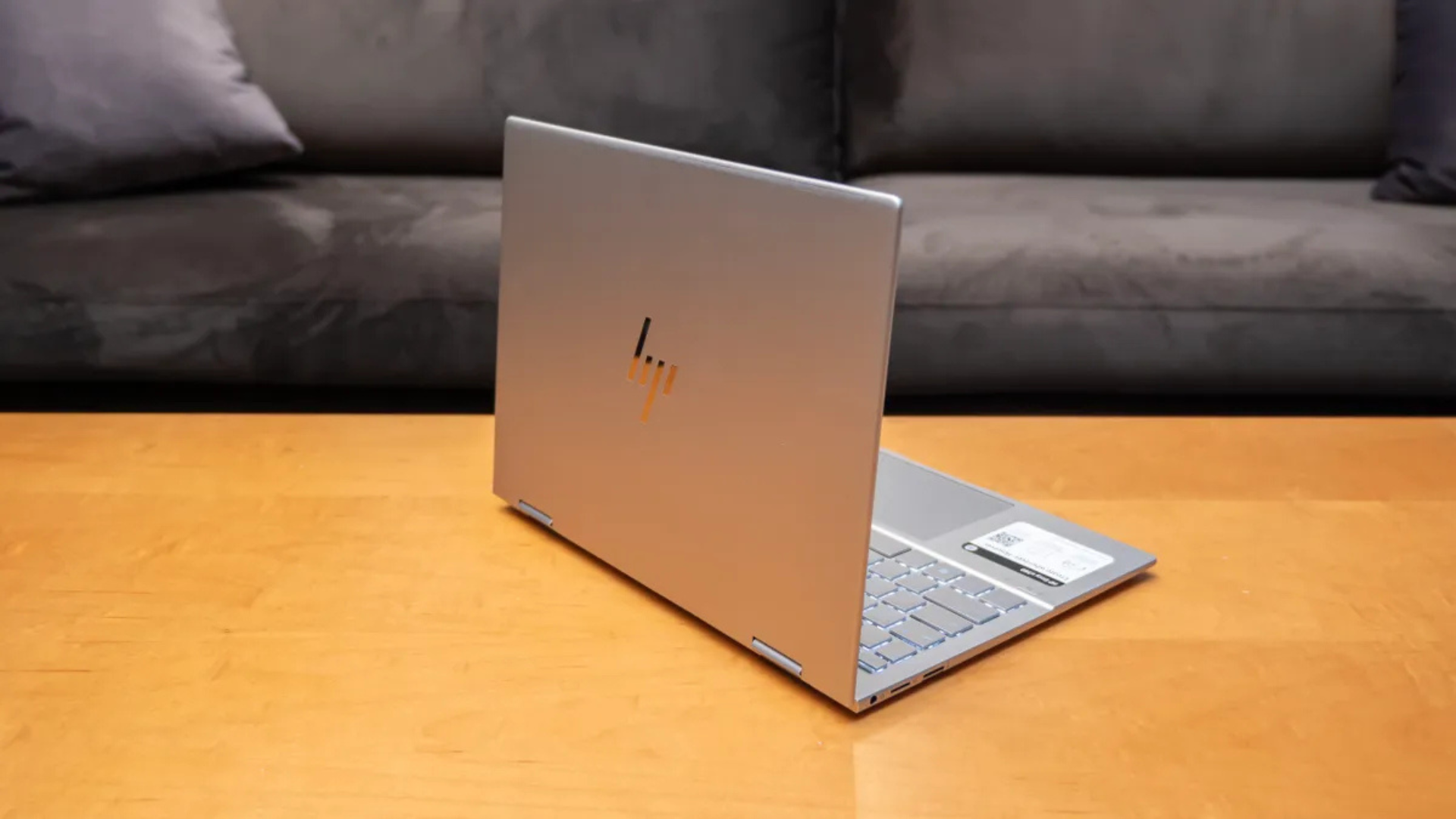 Đánh giá HP Envy x360 13: Laptop 2 trong 1 tầm trung nhưng thời gian sử dụng pin chưa ấn tượng 13 Danh gia HP Envy x360 13 Laptop 2 trong 1 tam trung nhung thoi gian su dung pin chua an tuong 8