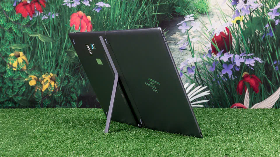 Danh gia HP Spectre Foldable PC Man hinh oled gap dep nhung thuc su co du manh 12