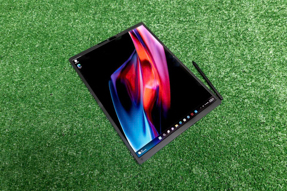 Danh gia HP Spectre Foldable PC Man hinh oled gap dep nhung thuc su co du manh 9