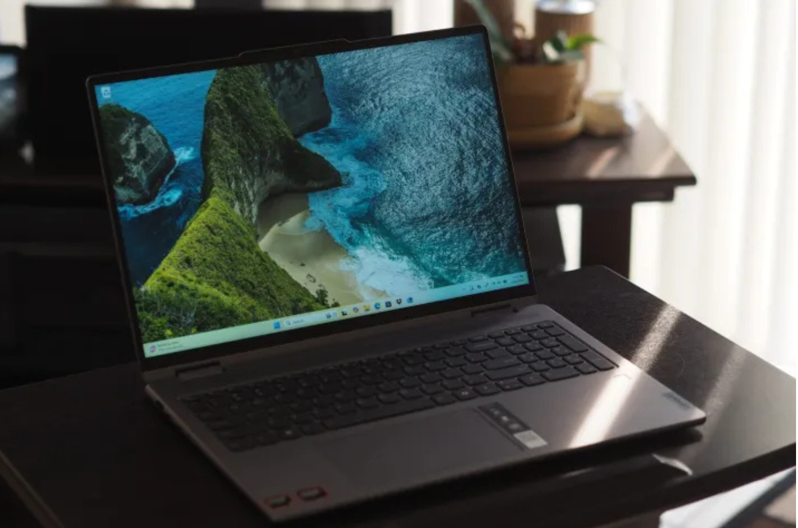 Đánh giá Lenovo Yoga 7 2-in-1 16: Laptop 16 inch giá tốt, nhưng màn hình cần cải thiện 10 Danh gia Lenovo Yoga 7 2 in 1 16 Laptop 16 inch gia tot nhung man hinh can cai thien 2 e1741777086242