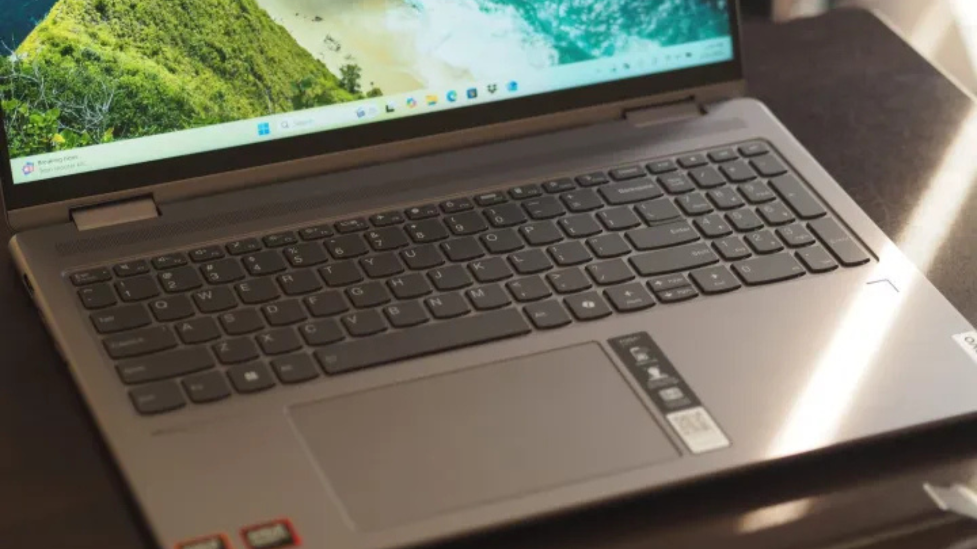 Đánh giá Lenovo Yoga 7 2-in-1 16: Laptop 16 inch giá tốt, nhưng màn hình cần cải thiện 11 Danh gia Lenovo Yoga 7 2 in 1 16 Laptop 16 inch gia tot nhung man hinh can cai thien 5