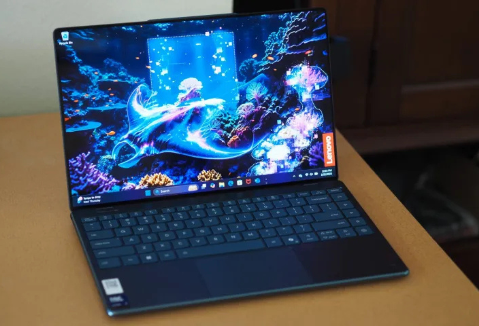 Đánh giá Lenovo Yoga Slim 9i 14 Gen 10: Chiếc laptop đẹp với một vài điểm yếu 10 Danh gia Lenovo Yoga Slim 9i 14 Gen 10 Chiec laptop dep voi mot vai diem yeu 2 e1741774689777