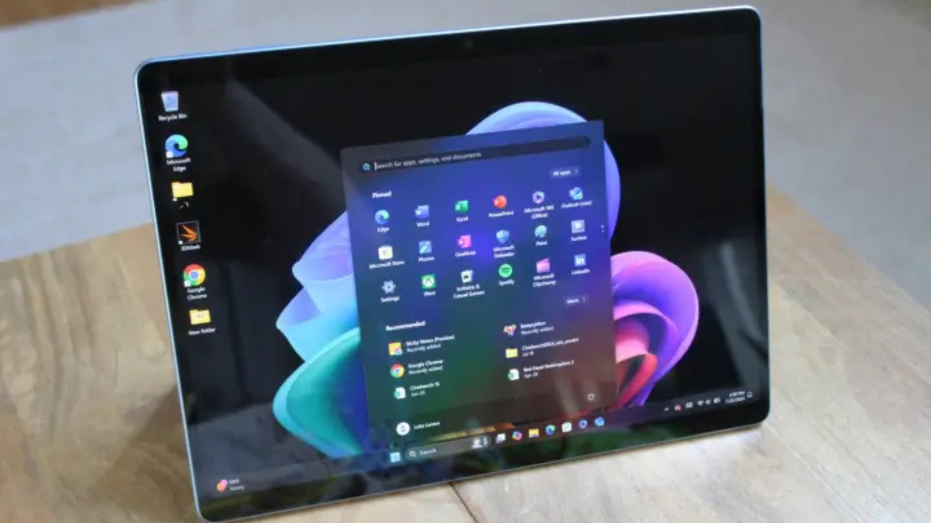 Đánh giá Surface Pro 11: Hiệu suất vượt trội, thiết kế tinh tế. Đỉnh cao của máy tính bảng 2 in 1 7 Danh gia Surface Pro 11 Hieu suat vuot troi thiet ke tinh te. Dinh cao cua may tinh bang 2 in 1 3