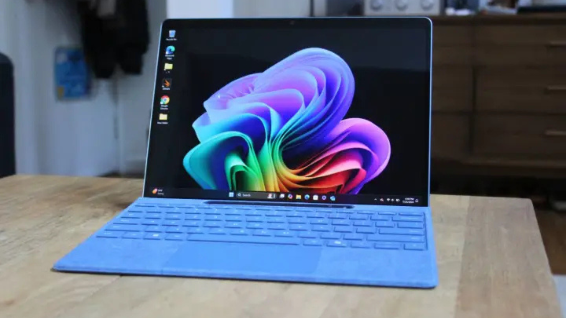 Đánh giá Surface Pro 11: Hiệu suất vượt trội, thiết kế tinh tế. Đỉnh cao của máy tính bảng 2 in 1 9 Danh gia Surface Pro 11 Hieu suat vuot troi thiet ke tinh te. Dinh cao cua may tinh bang 2 in 1 4