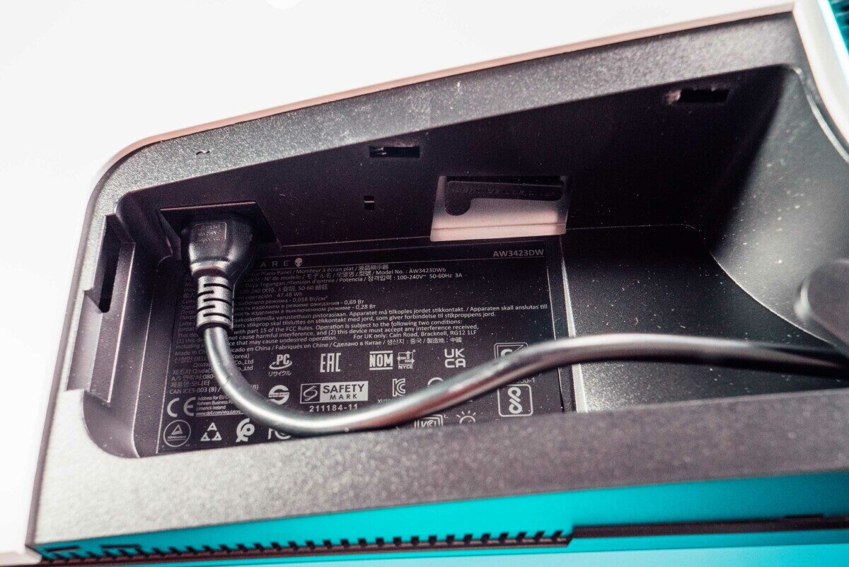 Đánh giá Dell Alienware 34 QD-OLED (AW3423DW): Trải nghiệm hình ảnh sống động, màu sắc chân thực 22 Dell Alienware 34 QD OLED 6 e1741946028364