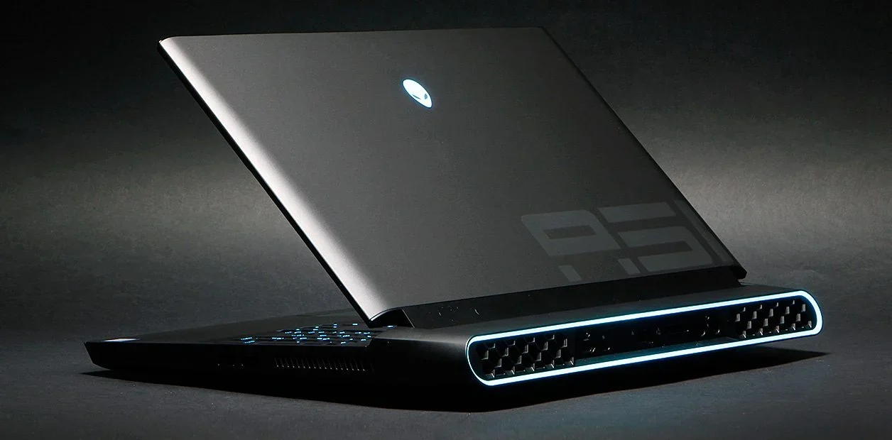 Trải nghiệm Dell Alienware Area 51m - Cỗ máy gaming khủng nhất năm nay! 18 Dell Alienware Area 51m 1 e1742923311986