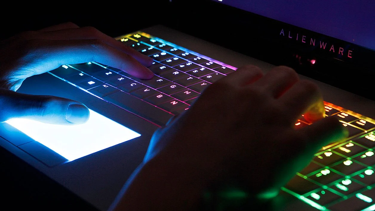 Trải nghiệm Dell Alienware Area 51m - Cỗ máy gaming khủng nhất năm nay! 28 Dell Alienware Area 51m 6