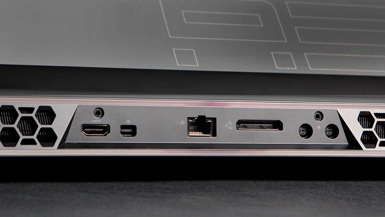 Trải nghiệm Dell Alienware Area 51m - Cỗ máy gaming khủng nhất năm nay! 24 Dell Alienware Area 51m 9