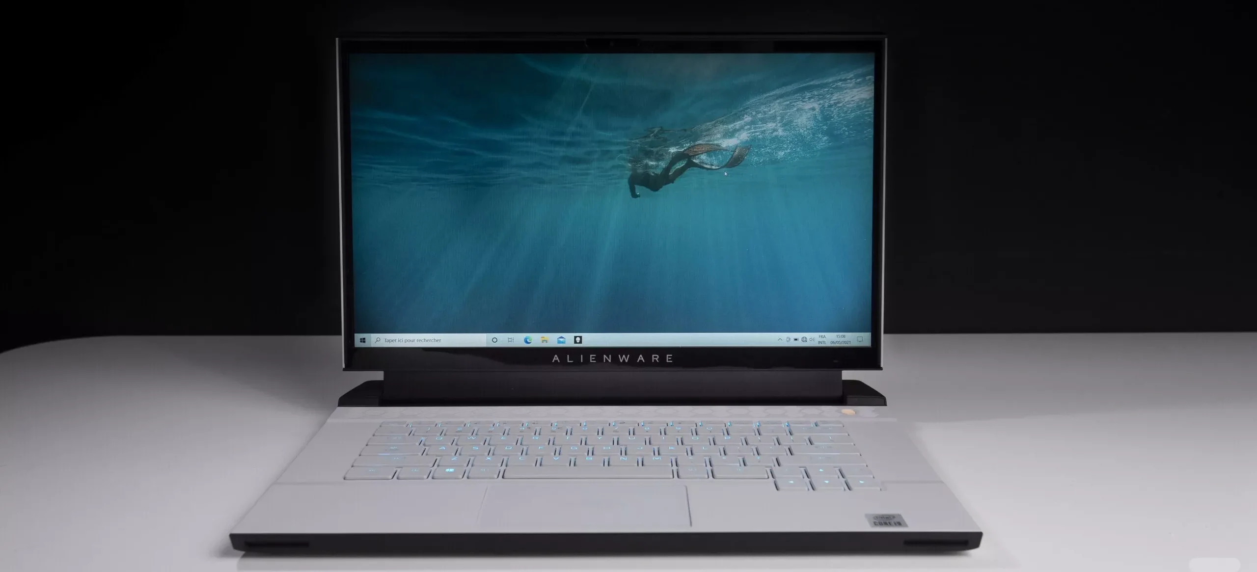 Khám phá Dell Alienware m15 R4 - Laptop gaming đáng mơ ước cho mọi game thủ 19 Dell Alienware m15 R4 1 e1741977464986