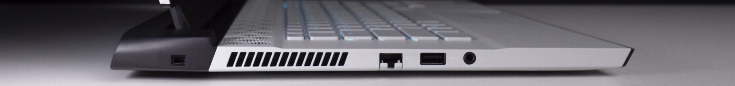 Khám phá Dell Alienware m15 R4 - Laptop gaming đáng mơ ước cho mọi game thủ 14 Dell Alienware m15 R4 2 e1741976304135