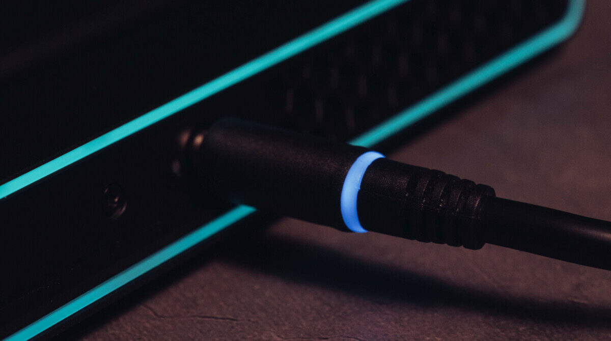 Đánh giá Dell Alienware m15 R5 (AMD): Hiệu năng vượt trội, thiết kế đậm chất gaming 33 Dell Alienware m15 R5 1 e1741967226819