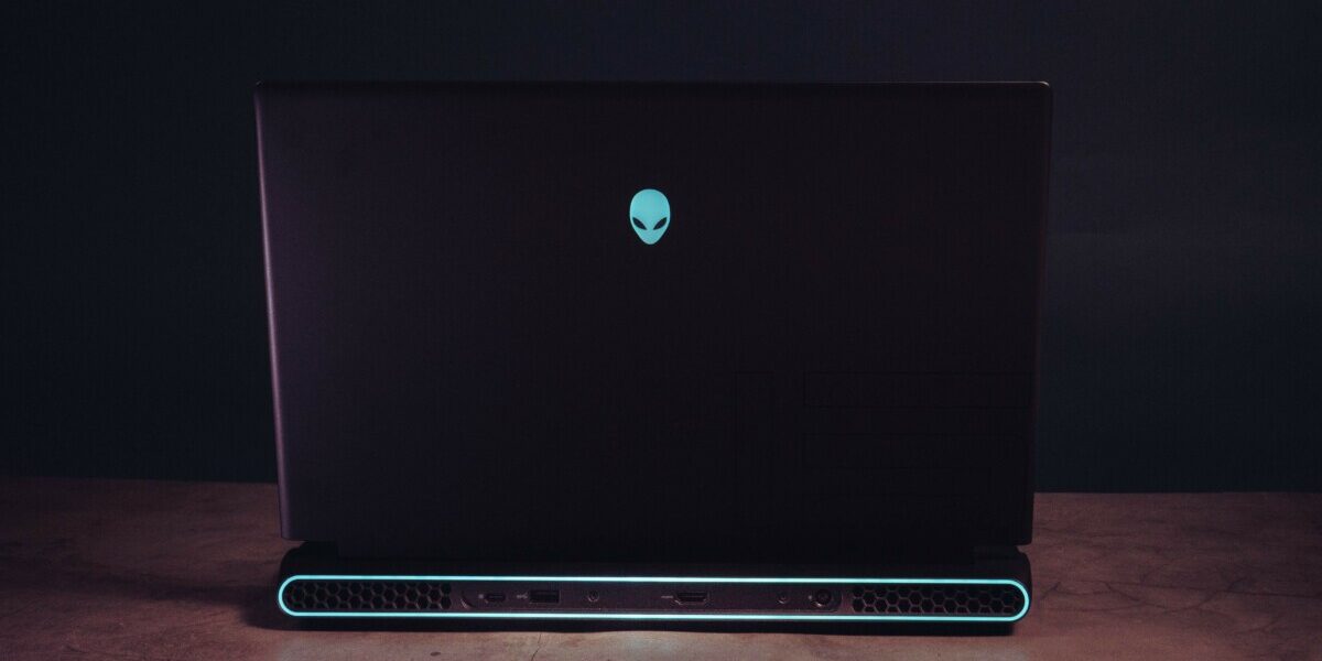 Đánh giá Dell Alienware m15 R5 (AMD): Hiệu năng vượt trội, thiết kế đậm chất gaming 19 Dell Alienware m15 R5 12 1 e1741965658923