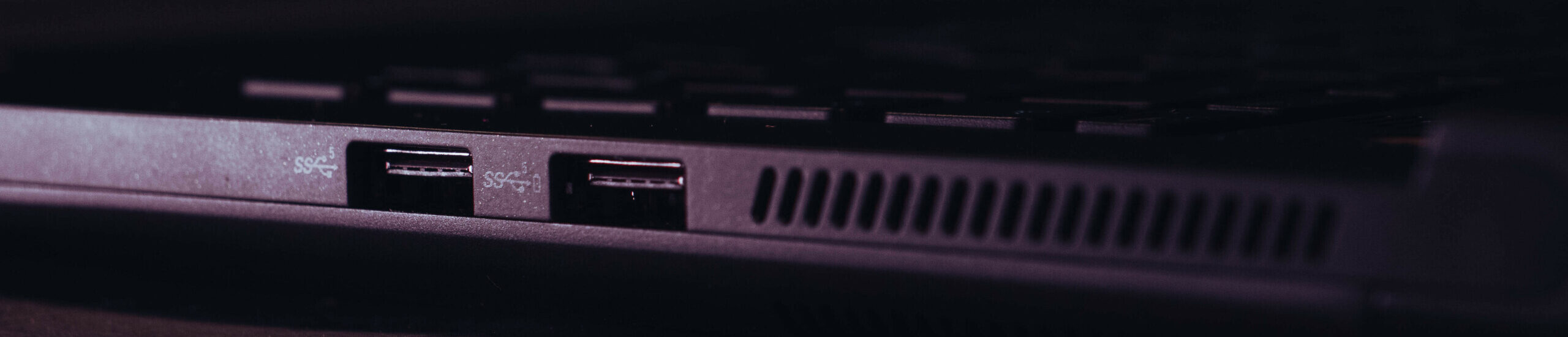 Đánh giá Dell Alienware m15 R5 (AMD): Hiệu năng vượt trội, thiết kế đậm chất gaming 20 Dell Alienware m15 R5 9 e1741965399877