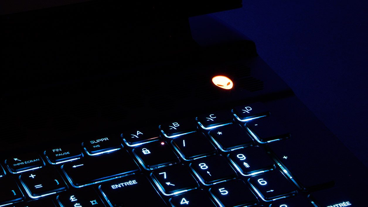 Đánh giá Alienware m17 R2 - Hiệu năng khủng trong thiết kế siêu nhẹ 24 Dell Alienware m17 R2 11