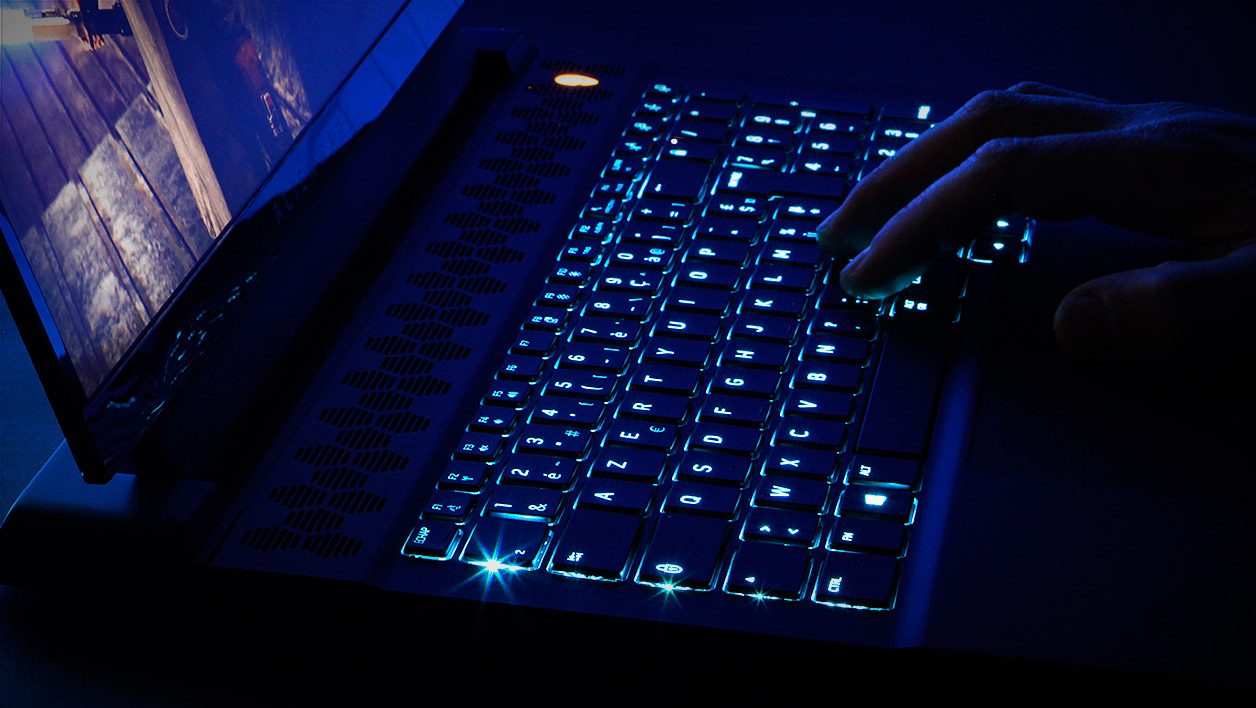 Đánh giá Alienware m17 R2 - Hiệu năng khủng trong thiết kế siêu nhẹ 23 Dell Alienware m17 R2 12