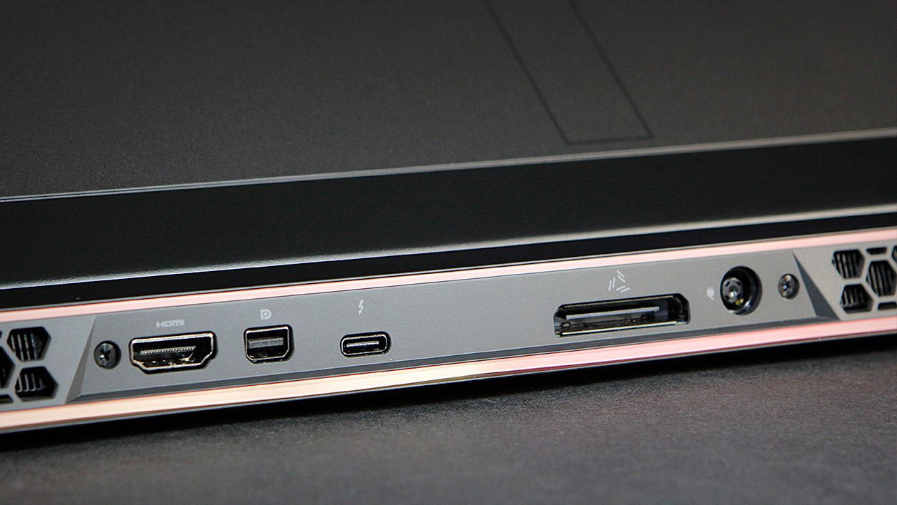 Đánh giá Alienware m17 R2 - Hiệu năng khủng trong thiết kế siêu nhẹ 22 Dell Alienware m17 R2 13