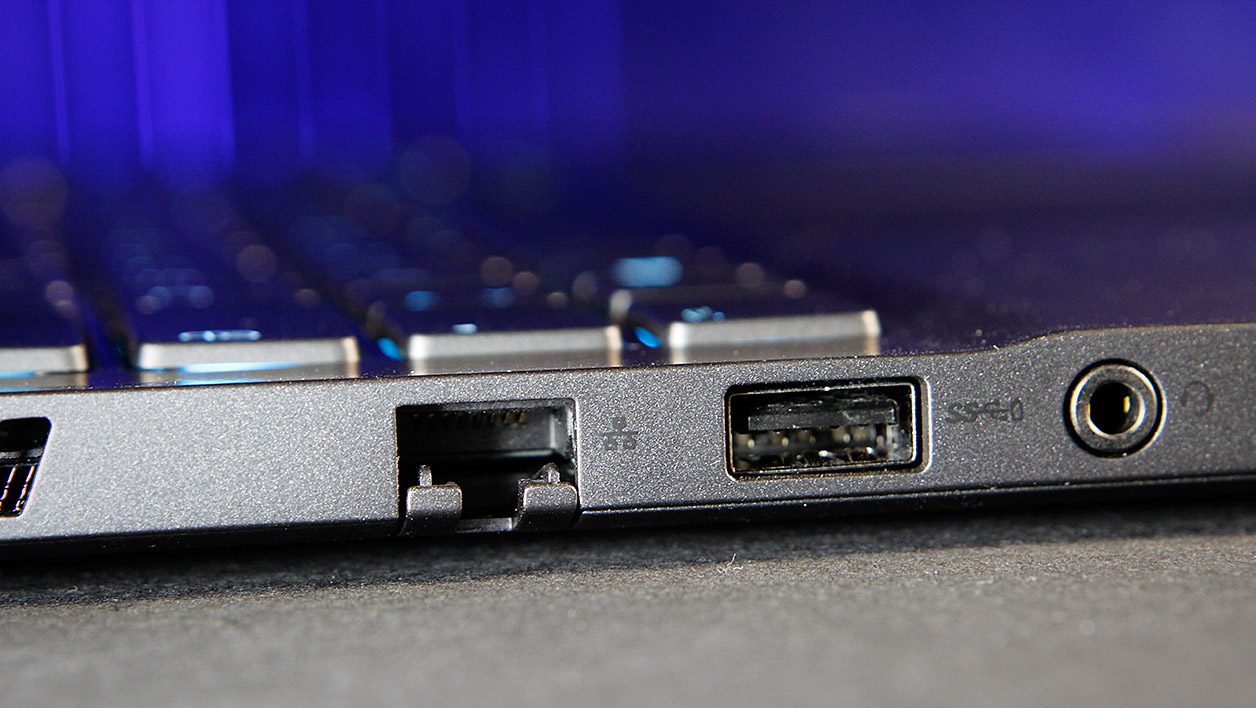 Đánh giá Alienware m17 R2 - Hiệu năng khủng trong thiết kế siêu nhẹ 21 Dell Alienware m17 R2 14