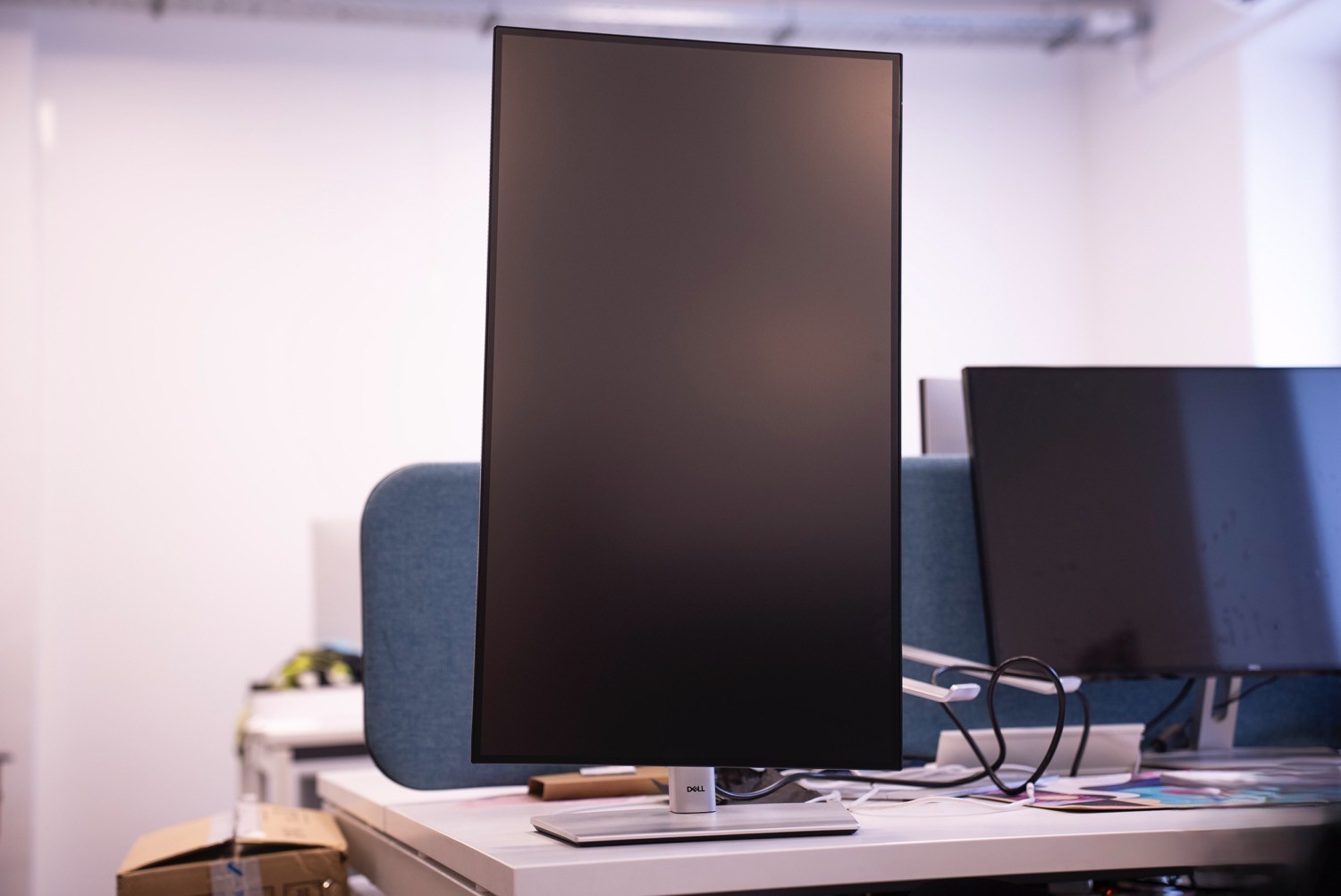 Dell UltraSharp 27 U2724D – Chuẩn mực mới cho màn hình đồ họa chuyên nghiệp 23 Dell UltraSharp 27 U2724D 2